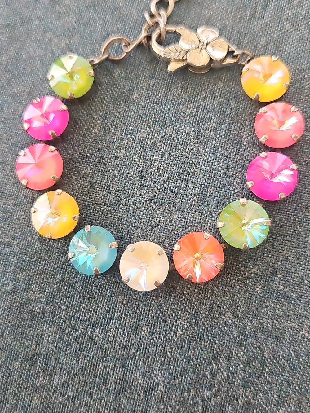 Sabika-Inspired Crystal Bracelet - Picture 7 of 8